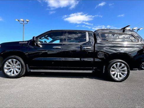 Used 2020 Chevrolet Silverado 1500 High Country w/ Technology Package AWD/4WD image 3