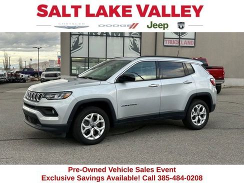 Used 2025 Jeep Compass Latitude image 1