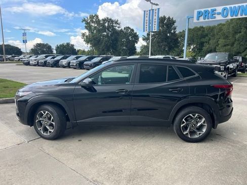 Used 2025 Chevrolet Trax LT w/ Driver Confidence Package FWD image 3