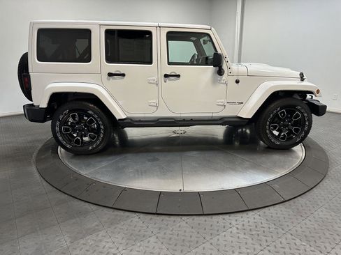 Used 2018 Jeep Wrangler Unlimited Sahara AWD/4WD image 15