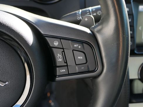 Used 2017 Jaguar F-TYPE Coupe image 18