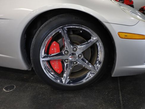 Used 2005 Chevrolet Corvette Convertible w/ Preferred Equipment Group image 10