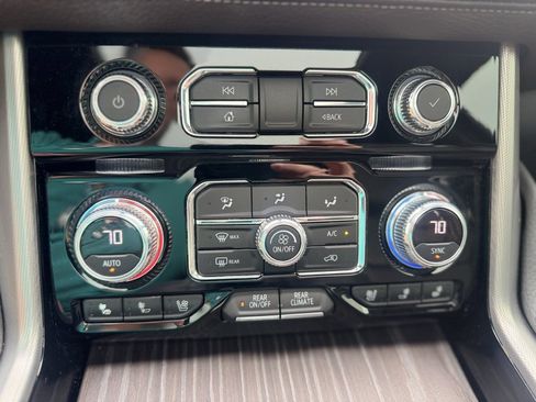 Used 2021 GMC Yukon Denali w/ Denali Premium Package image 16