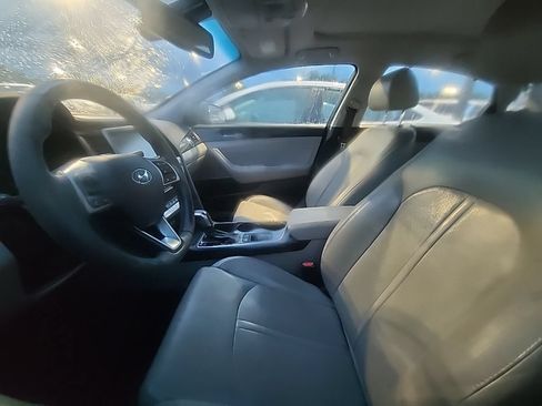 Used 2019 Hyundai Sonata Limited w/ Ultimate Package 04 FWD image 4