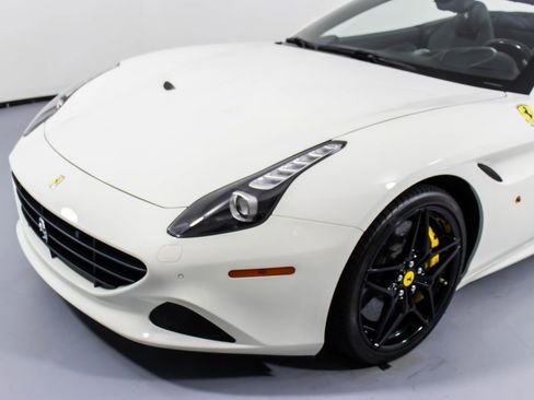 Certified 2017 Ferrari California T image 30