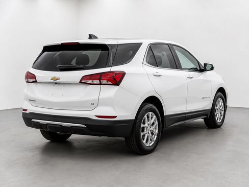 Used 2024 Chevrolet Equinox LT FWD image 3
