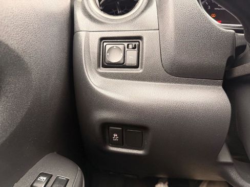 Used 2014 Nissan Versa Note SV image 10