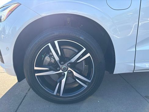 Used 2018 Volvo XC60 T8 R-Design w/ Convenience Package AWD/4WD image 11