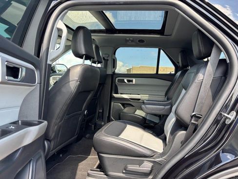 Used 2022 Ford Explorer XLT w/ Equipment Group 202A AWD/4WD image 14
