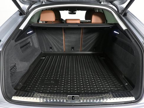 Used 2022 Audi Q8 Premium w/ Convenience Package image 28