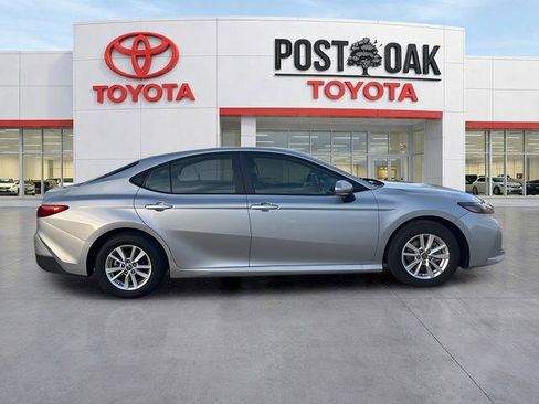 Used 2025 Toyota Camry LE FWD image 4