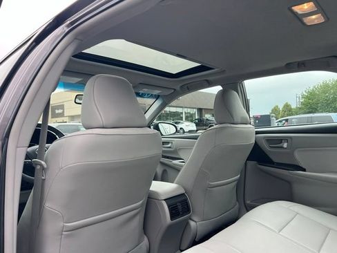 Used 2017 Toyota Camry XLE FWD image 9