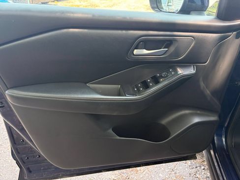 Used 2025 Nissan Rogue SV FWD image 15