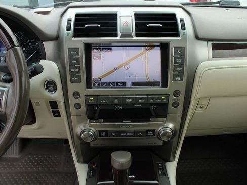 Used 2019 Lexus GX 460 image 24