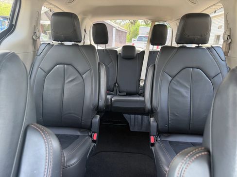 Used 2017 Chrysler Pacifica Touring-L image 61