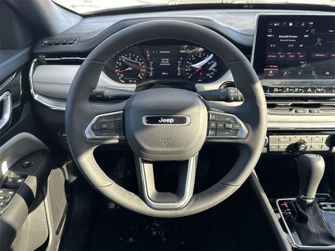 Used 2024 Jeep Compass Limited image 14