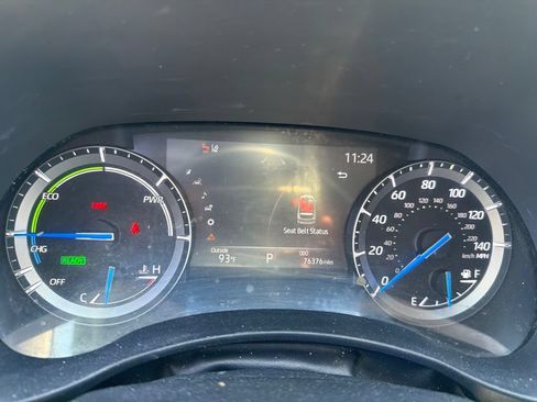 Used 2021 Toyota Highlander XLE AWD/4WD image 22