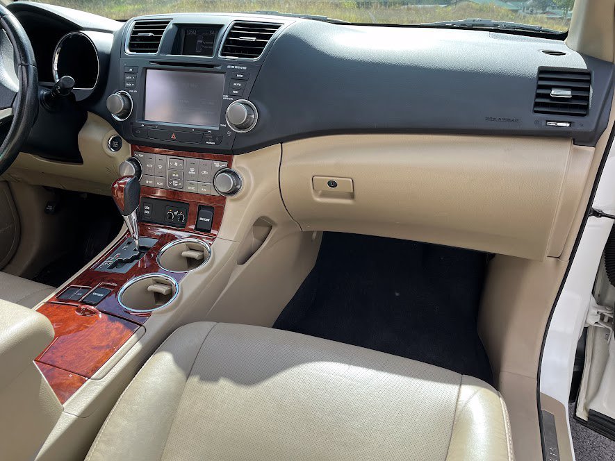 Used 2011 Toyota Highlander Limited w/ Tow Pkg FWD image 39