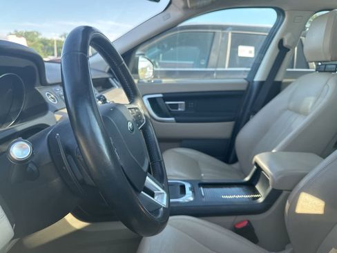 Used 2019 Land Rover Discovery Sport HSE AWD/4WD image 32