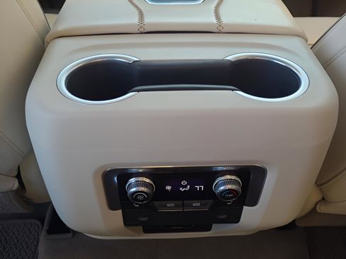 Used 2021 GMC Yukon XL Denali w/ Denali Premium Package image 13