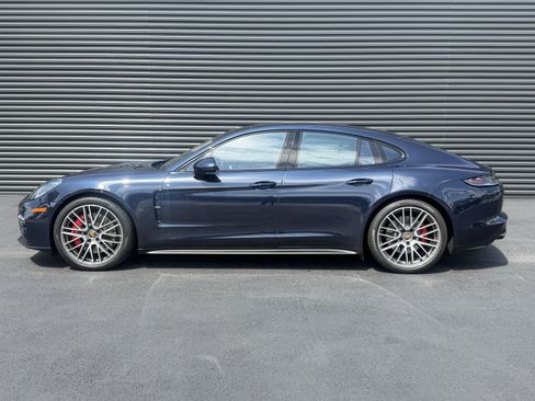 Used 2023 Porsche Panamera GTS AWD/4WD image 2
