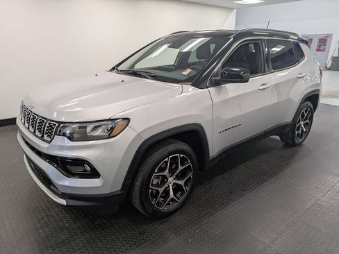 Used 2024 Jeep Compass Limited image 1