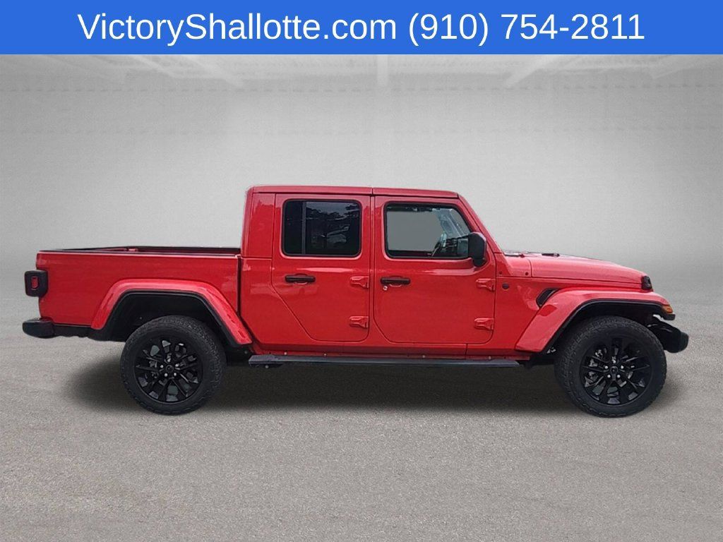Used 2025 Jeep Gladiator Sport AWD/4WD image 29