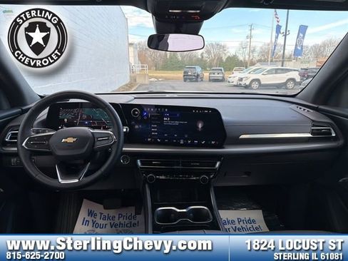 Used 2025 Chevrolet Traverse LT image 9
