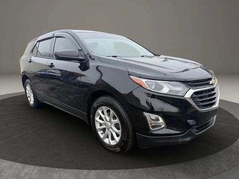 Used 2019 Chevrolet Equinox LS w/ LS Convenience Package FWD image 3