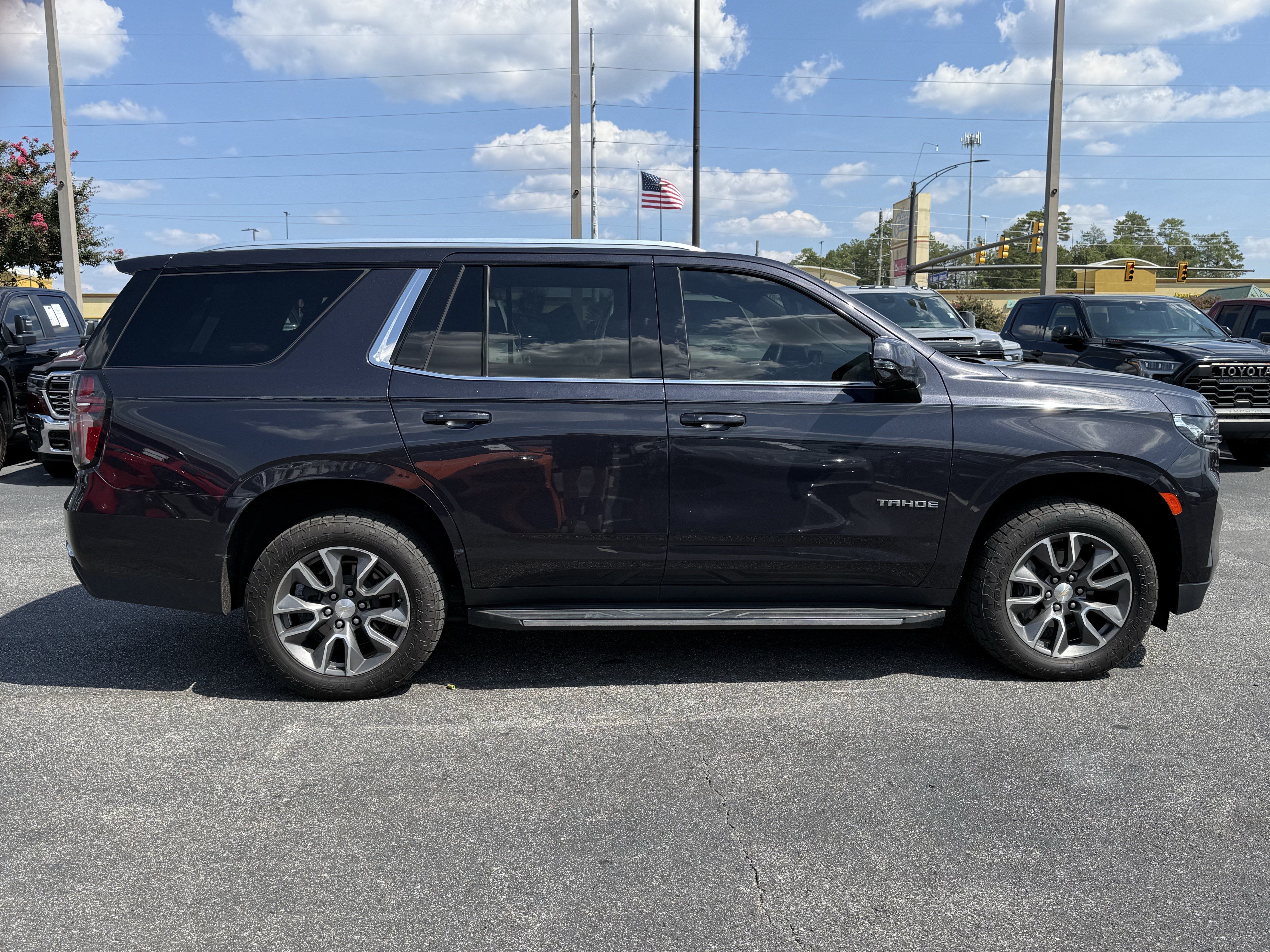 Used 2022 Chevrolet Tahoe LT w/ Luxury Package RWD image 12