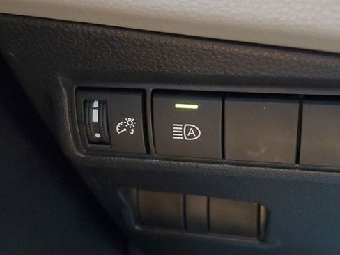 Used 2022 Toyota Corolla Cross L FWD image 33