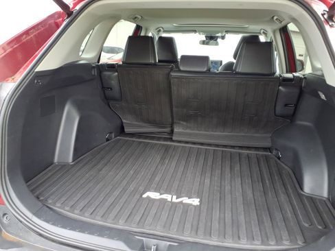 Used 2021 Toyota RAV4 XLE Premium AWD/4WD image 5