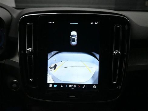 Used 2025 Volvo XC40 B5 Core image 12