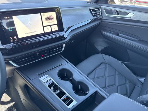 New 2026 Volkswagen Atlas Cross Sport SE FWD image 21