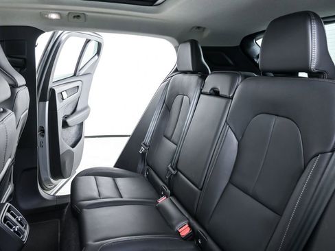 Certified 2025 Volvo XC40 B5 Core image 22