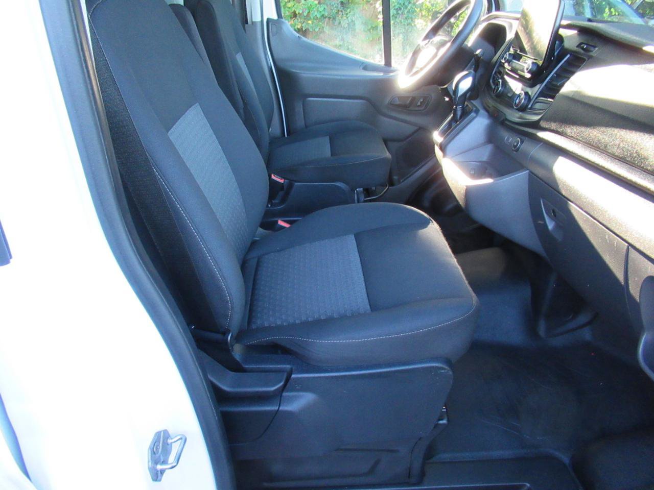 Used 2020 Ford Transit 150 Low Roof RWD image 18