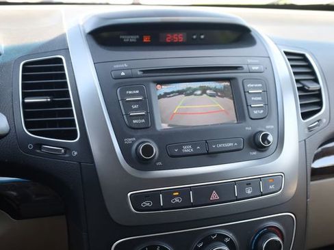 Used 2014 Kia Sorento LX AWD/4WD image 16