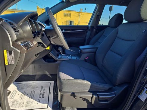 Used 2013 Kia Sorento LX image 11