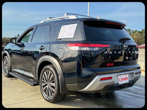 Used 2022 Nissan Pathfinder SL w/ SL Premium Package image 6