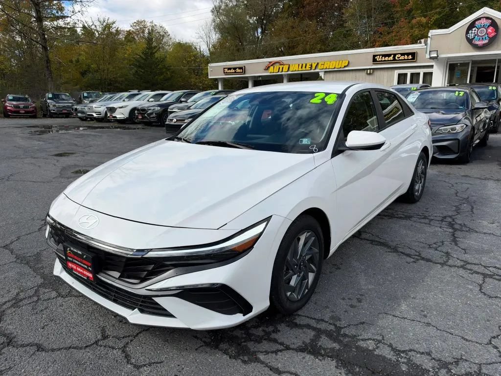 Used 2024 Hyundai Elantra SEL FWD image 4