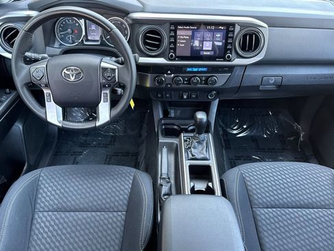 Used 2021 Toyota Tacoma SR5 w/ Trail Edition image 17