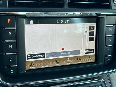 Used 2017 Lincoln Continental Select w/ Technology Package FWD image 19