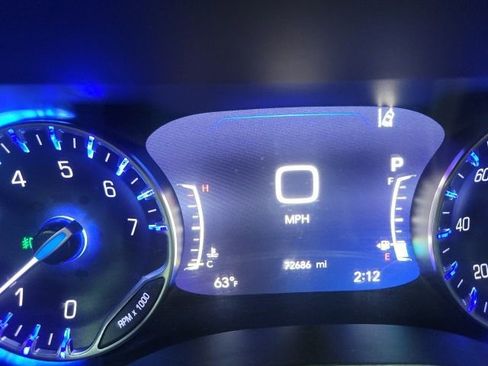 Used 2023 Chrysler Pacifica Touring-L image 25