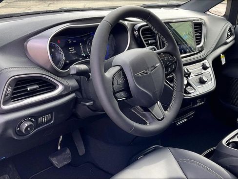 New 2026 Chrysler Pacifica Select image 6