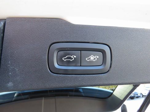 Used 2022 Volvo V60 T5 Cross Country w/ Climate Package image 17