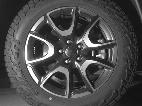 Used 2025 Jeep Compass Trailhawk AWD/4WD image 13