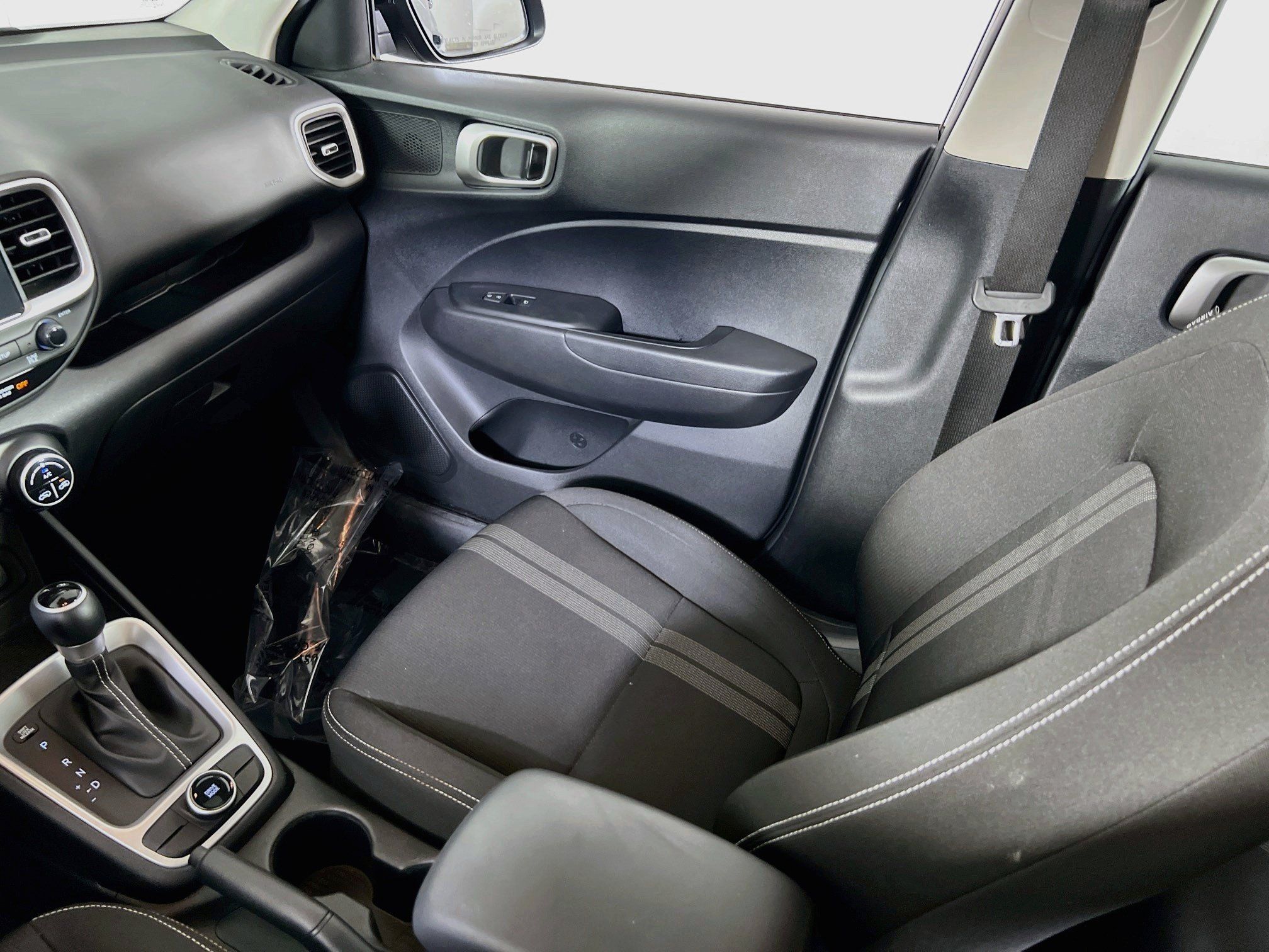 Used 2023 Hyundai Venue SEL FWD image 22