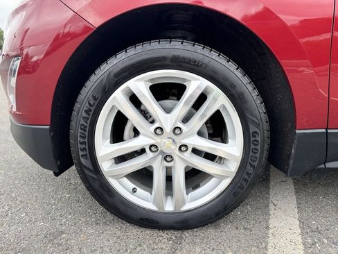 Used 2018 Chevrolet Equinox Premier image 3