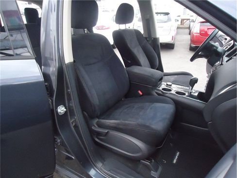 Used 2013 Nissan Pathfinder SV AWD/4WD image 16