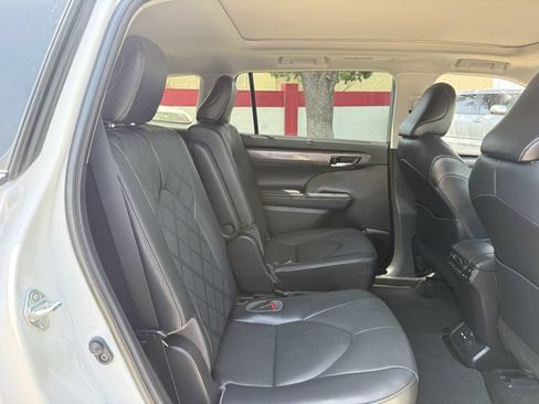 Used 2021 Toyota Highlander Platinum AWD/4WD image 35